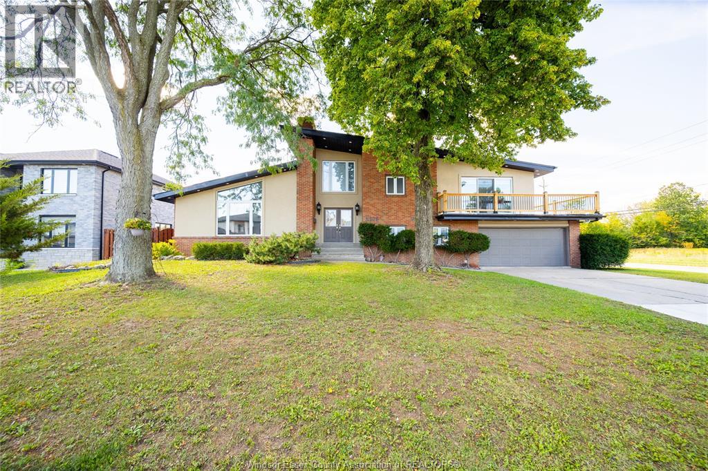 2405 ROXBOROUGH BOULEVARD Property Photo 1