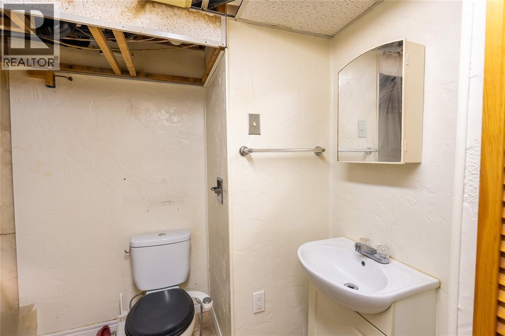 1104 Overlea Crescent Property Photo 17