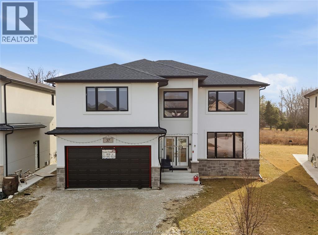 37 Kingsbridge Drive Property Photo 1