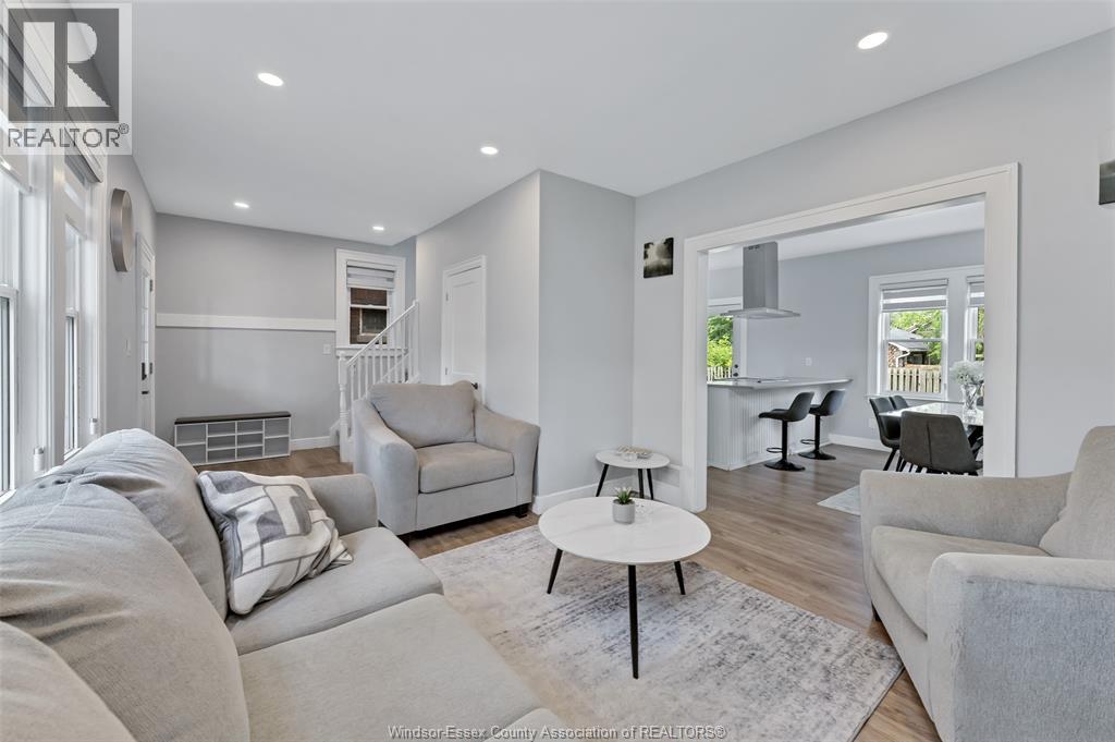 1516 Dougall Avenue Property Photo 3