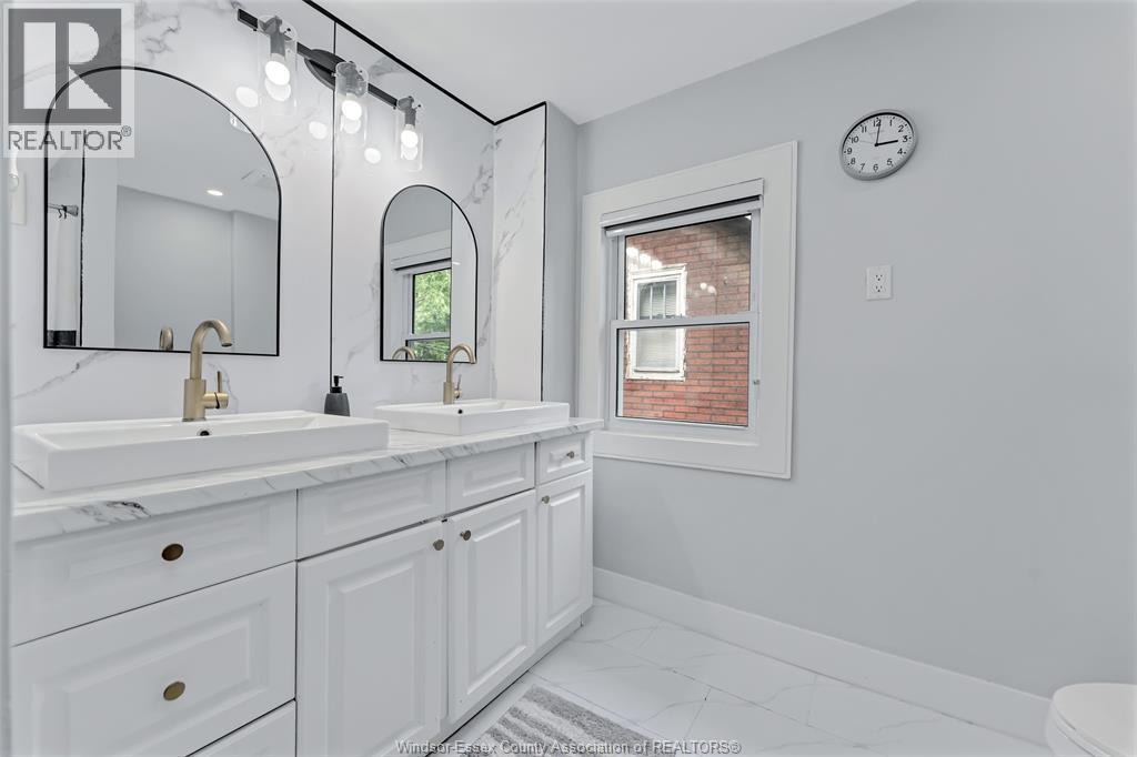 1516 Dougall Avenue Property Photo 13