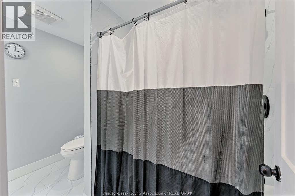1516 Dougall Avenue Property Photo 14