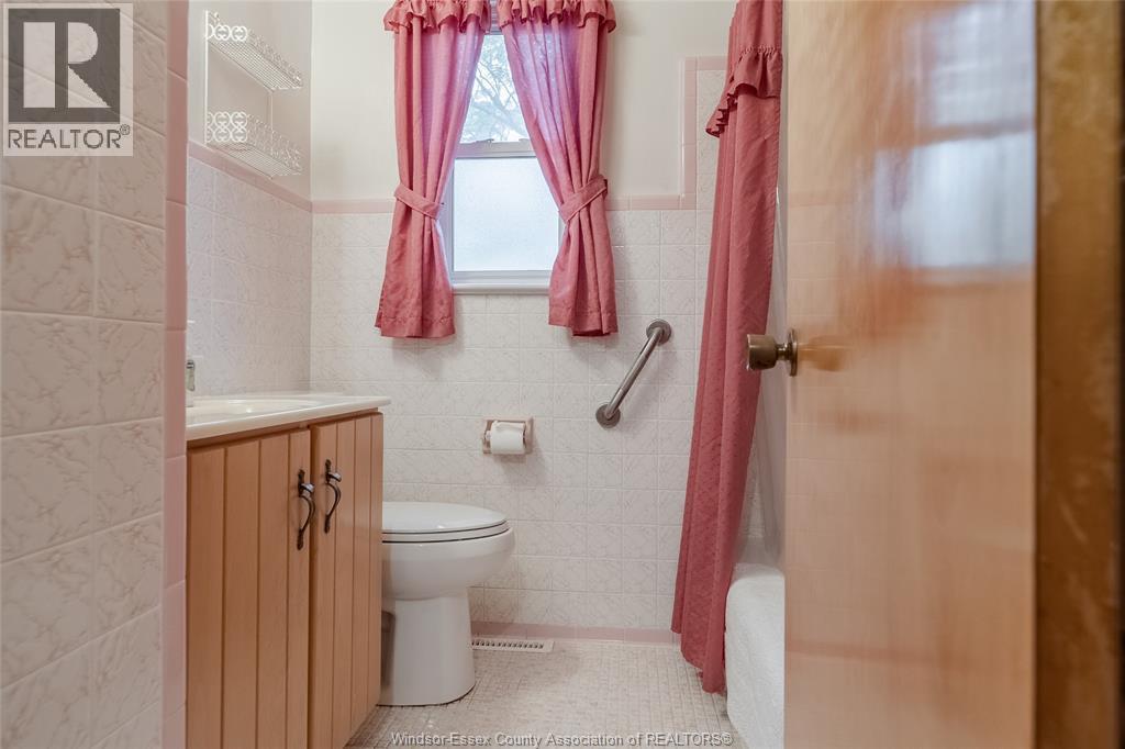 1051 Grand Marais Road West Property Photo 17