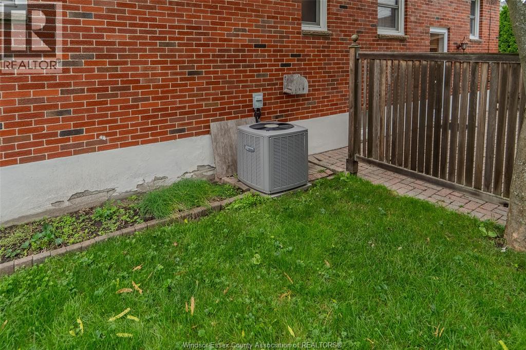 1051 Grand Marais Road West Property Photo 29