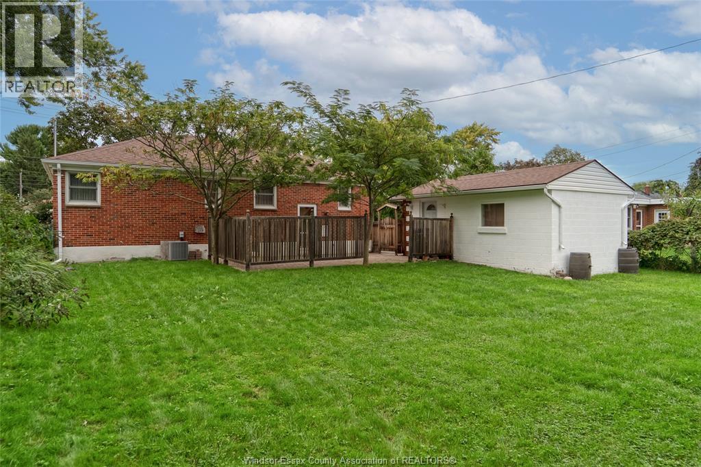 1051 Grand Marais Road West Property Photo 30