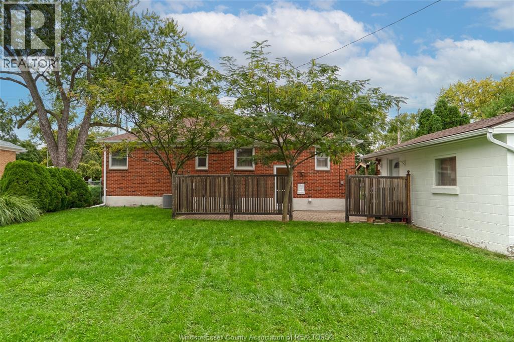 1051 Grand Marais Road West Property Photo 32