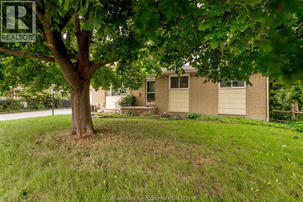 591 King Street West Property Photo 2