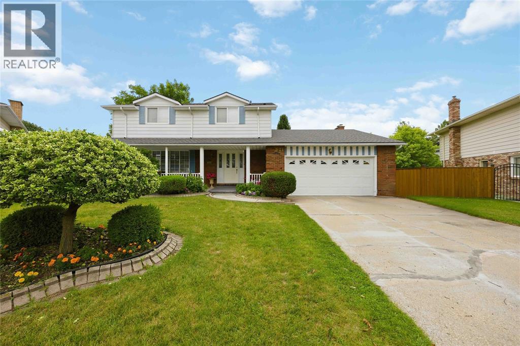 821 Danbury Crescent Property Photo 2