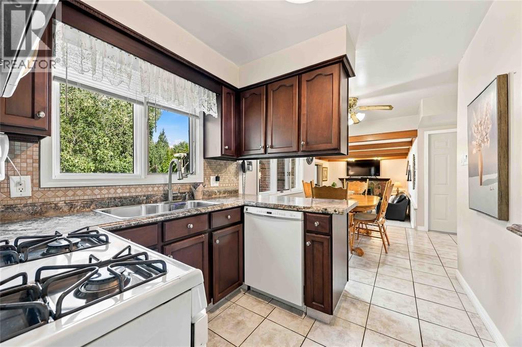 821 Danbury Crescent Property Photo 15