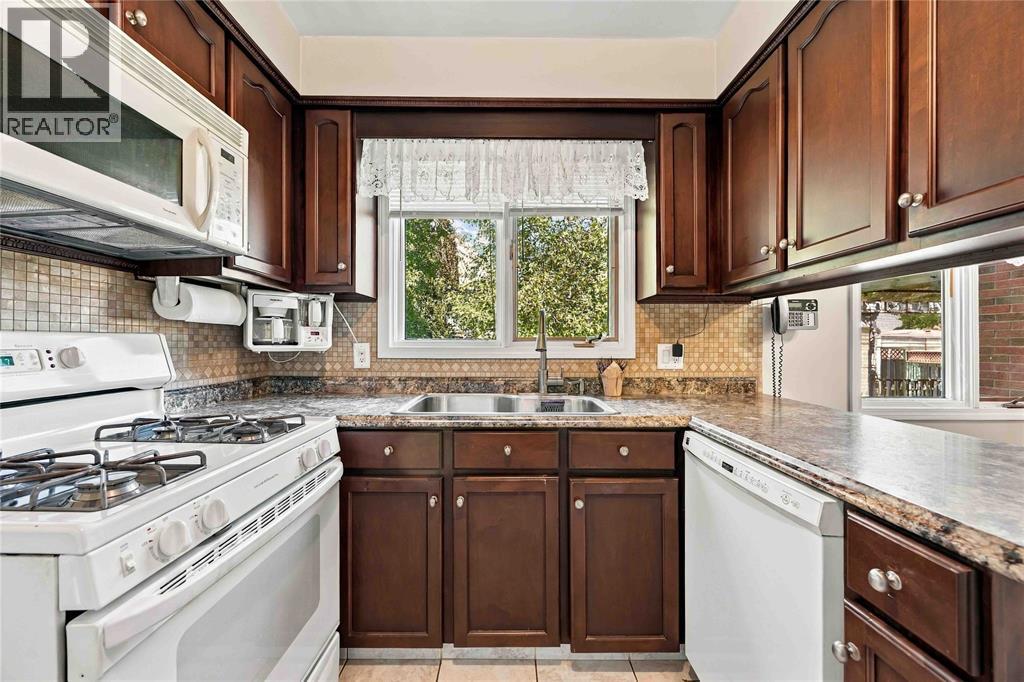 821 Danbury Crescent Property Photo 16