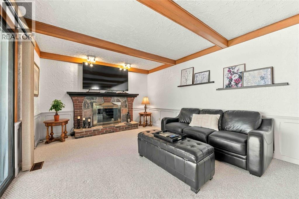 821 Danbury Crescent Property Photo 21