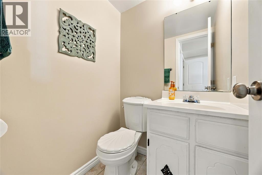 821 Danbury Crescent Property Photo 24