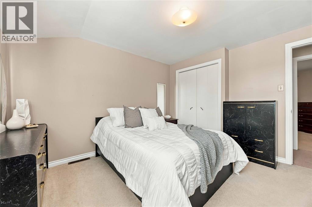 821 Danbury Crescent Property Photo 26
