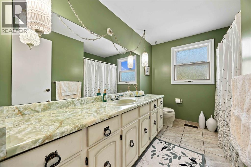 821 Danbury Crescent Property Photo 29