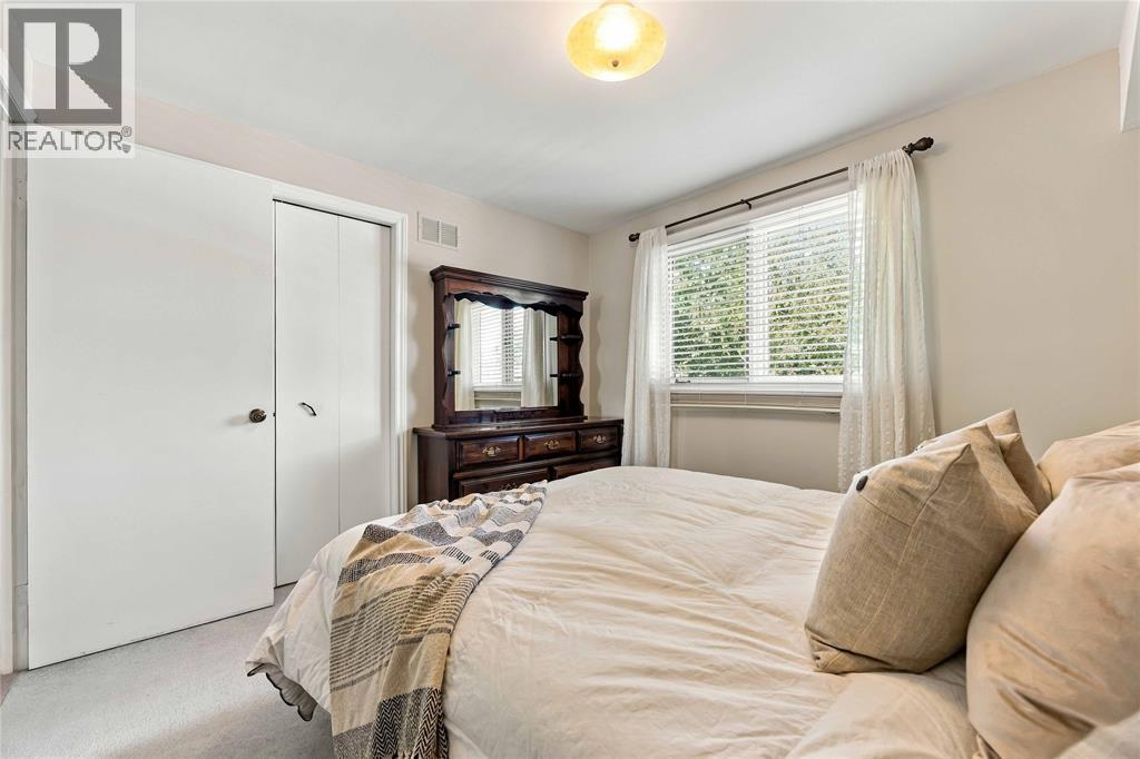 821 Danbury Crescent Property Photo 30