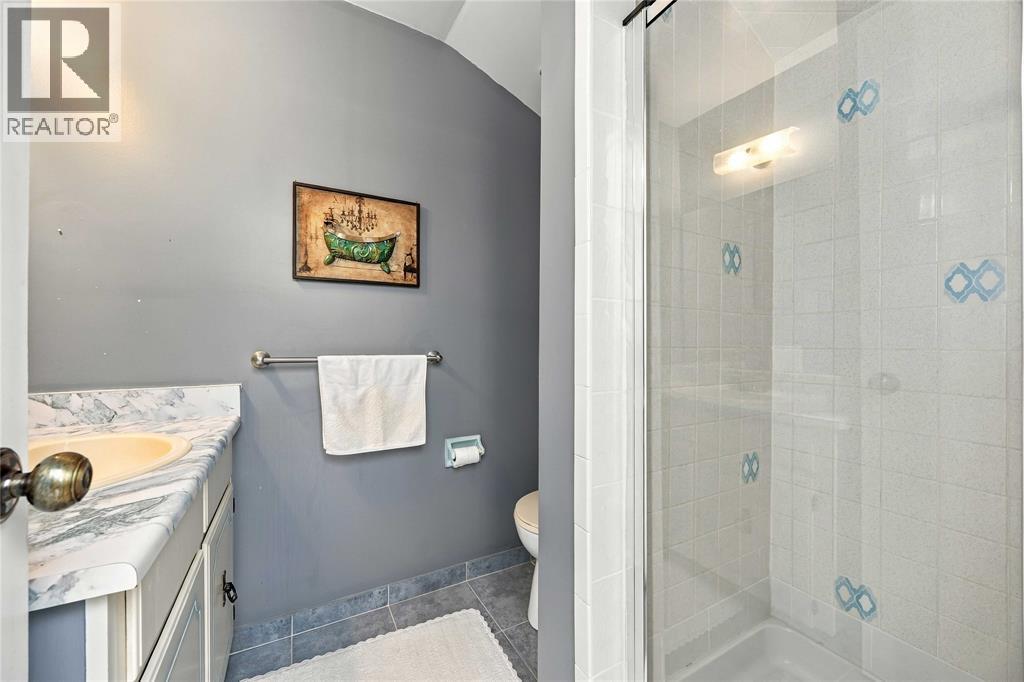 821 Danbury Crescent Property Photo 34