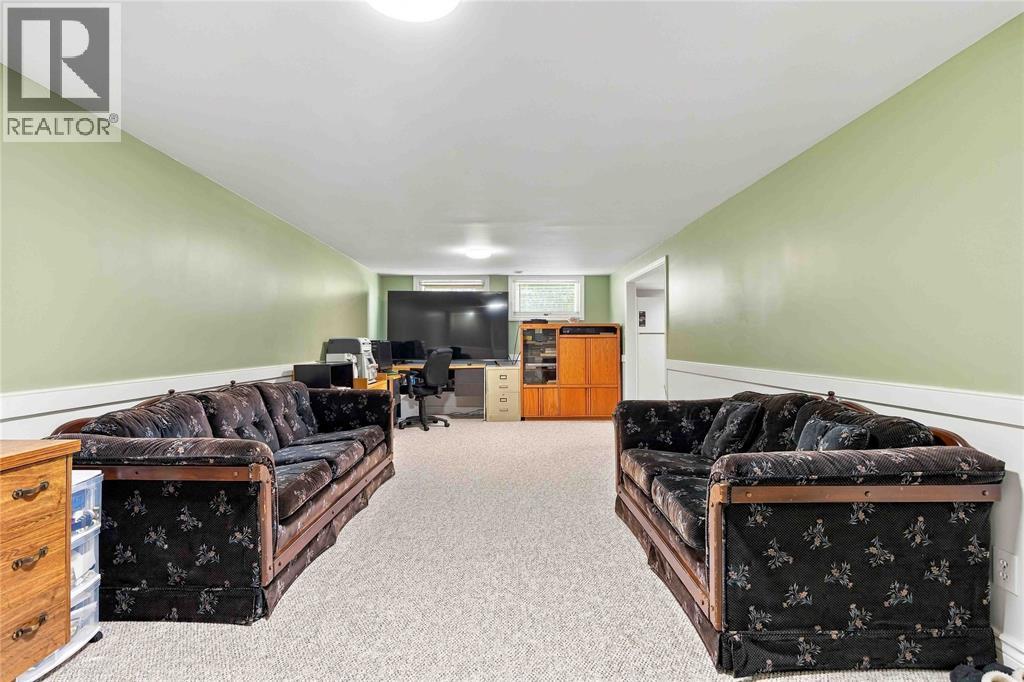 821 Danbury Crescent Property Photo 36