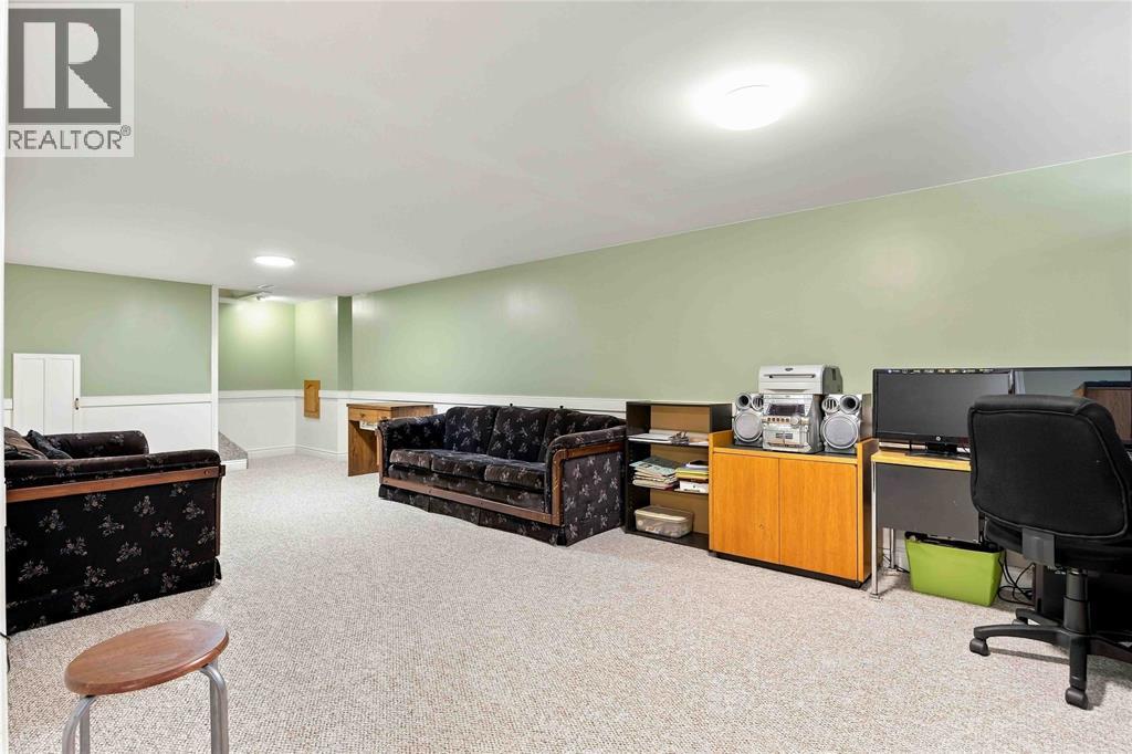 821 Danbury Crescent Property Photo 37