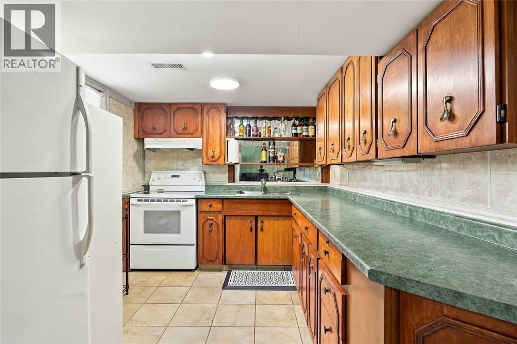 821 Danbury Crescent Property Photo 38