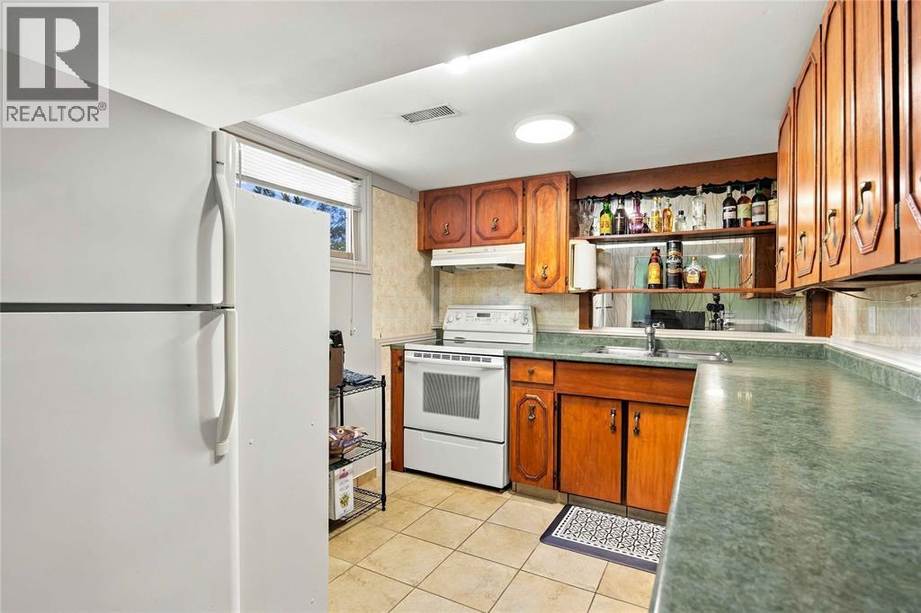 821 Danbury Crescent Property Photo 39