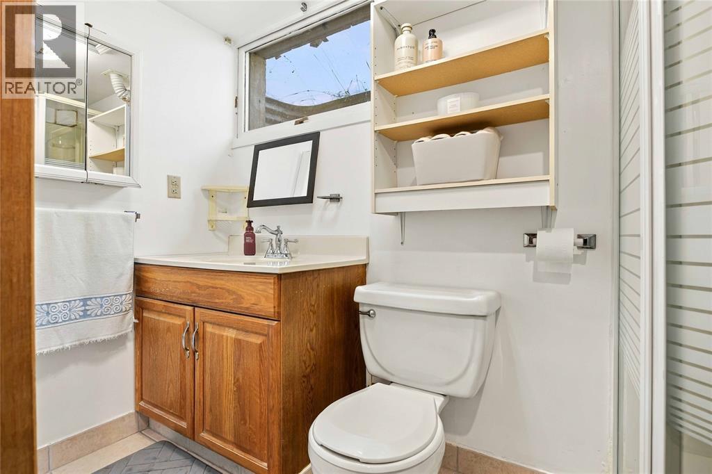 821 Danbury Crescent Property Photo 41