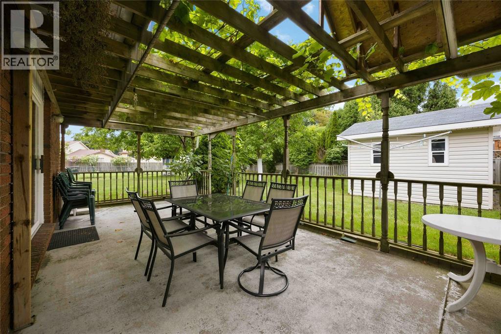821 Danbury Crescent Property Photo 42