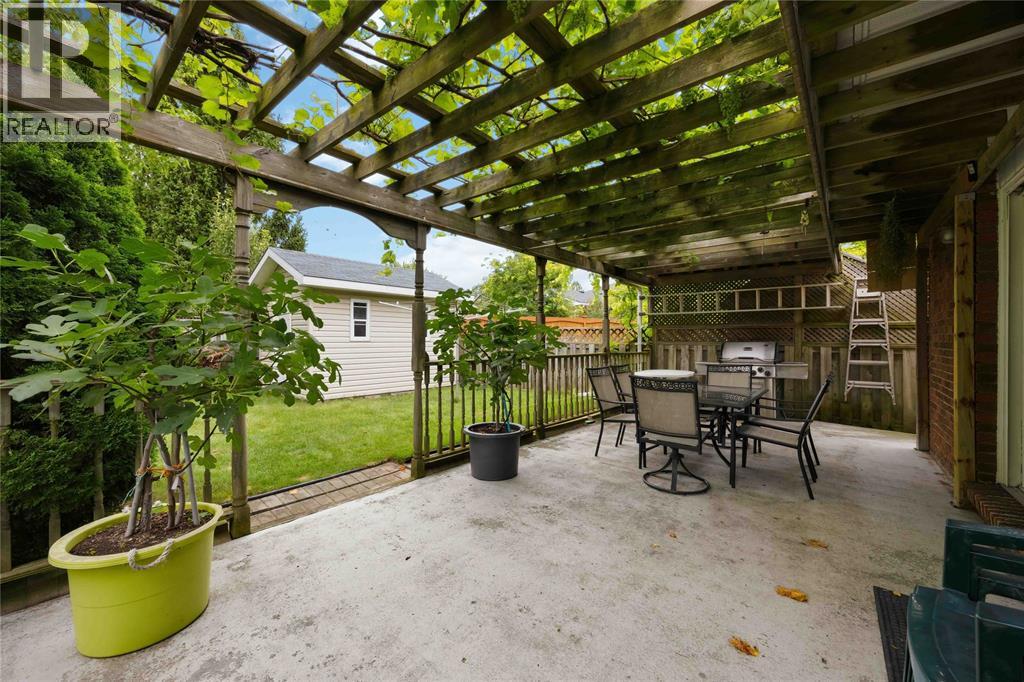 821 Danbury Crescent Property Photo 44