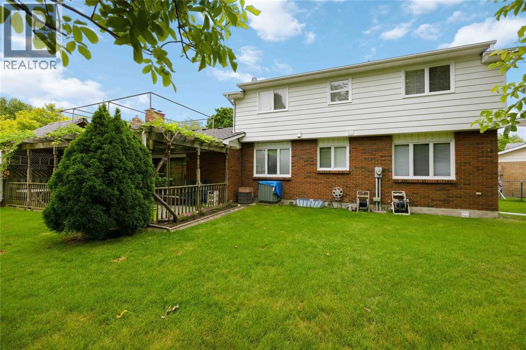 821 Danbury Crescent Property Photo 47
