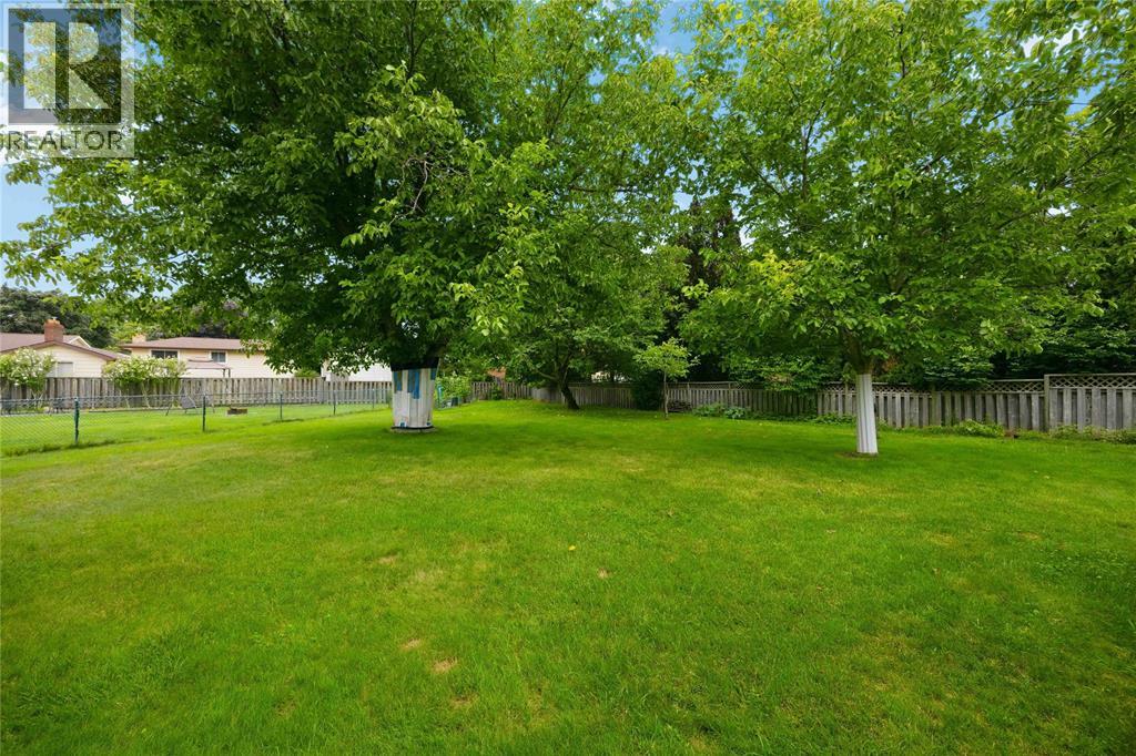 821 Danbury Crescent Property Photo 48