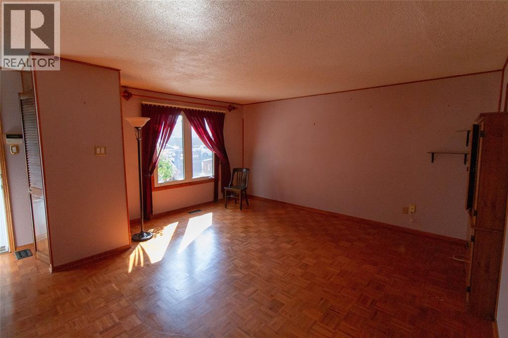 1123 Cardiff Court Property Photo 3