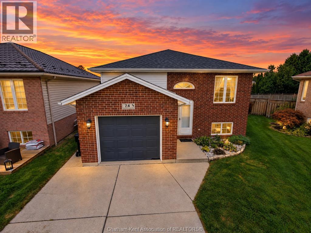 74 Fieldstone PLACE Property Photo 1