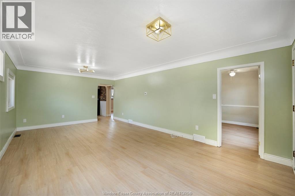 986 Eastlawn Avenue Property Photo 3