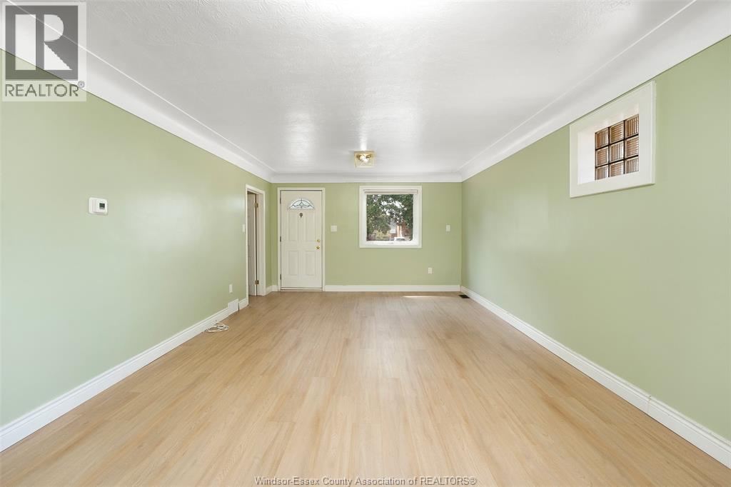 986 Eastlawn Avenue Property Photo 4