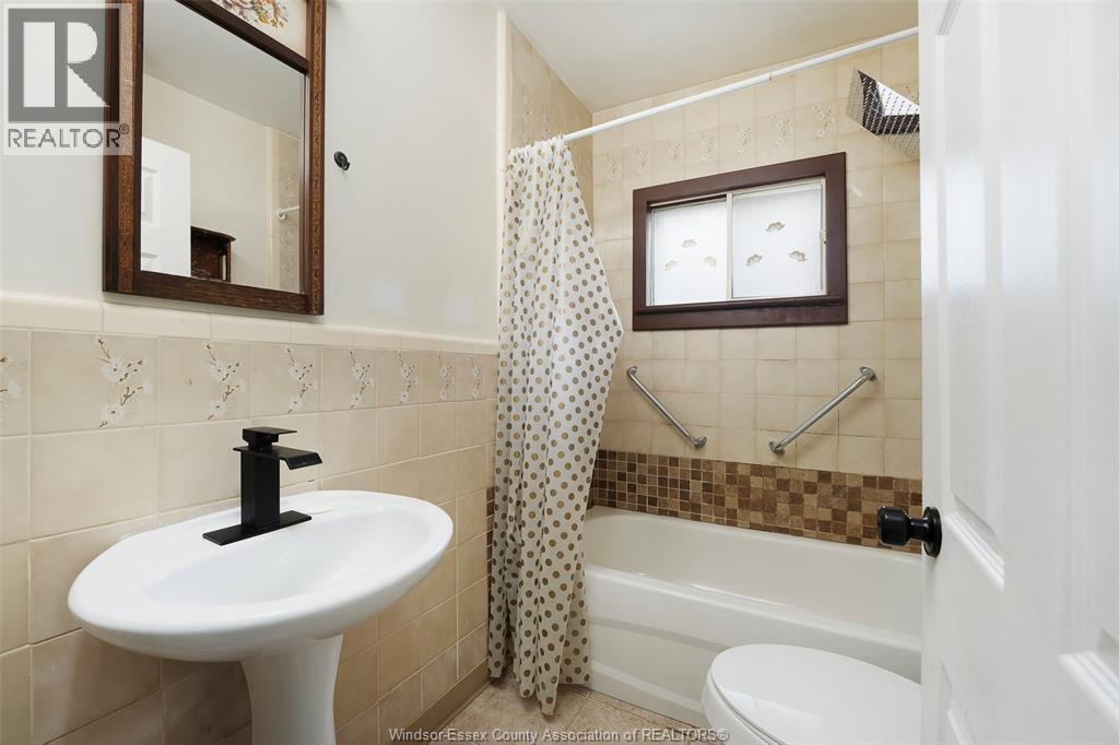 986 Eastlawn Avenue Property Photo 7