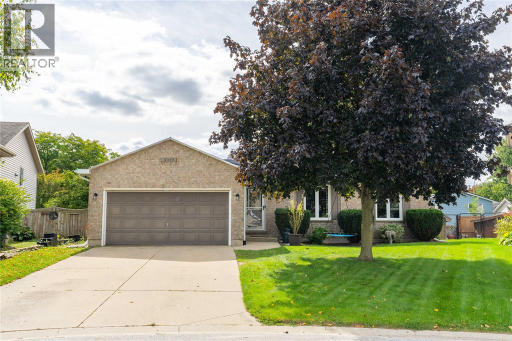 4069 Pine CRESCENT Property Photo 1