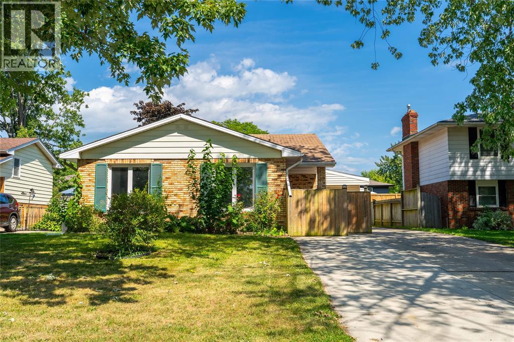 103 HANNA CRESCENT Property Photo 1