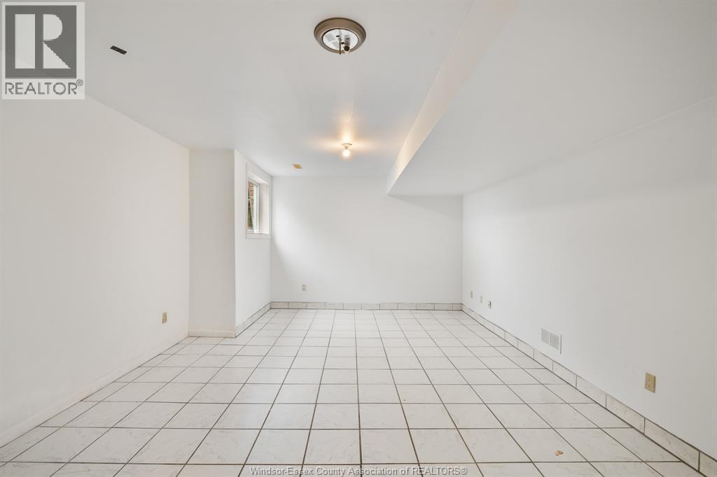5530 St. Clair Property Photo 34