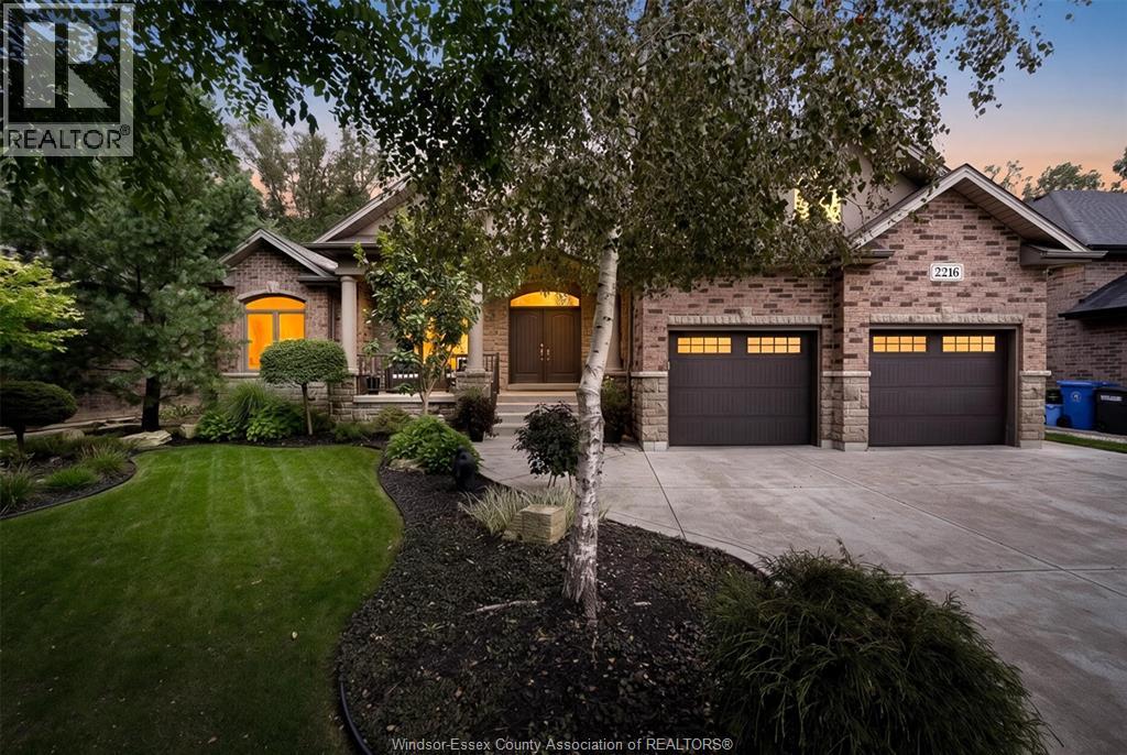 2216 ROXBOROUGH