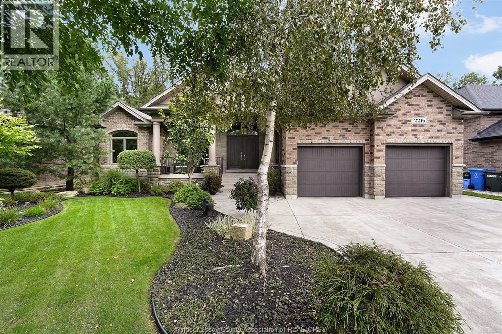 2216 Roxborough Property Photo 4