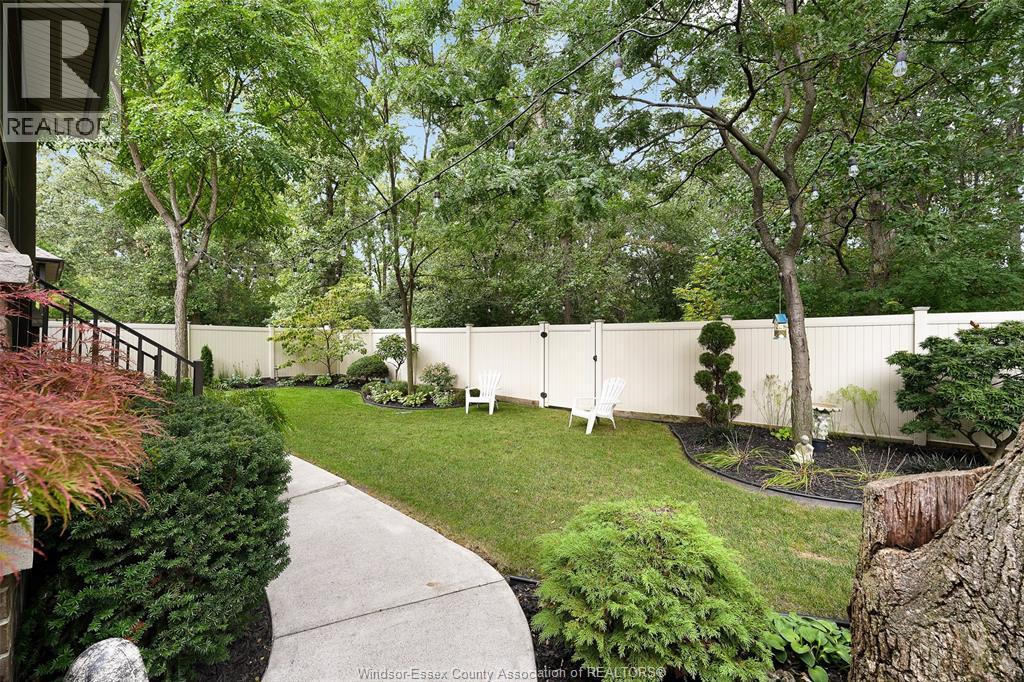 2216 Roxborough Property Photo 8