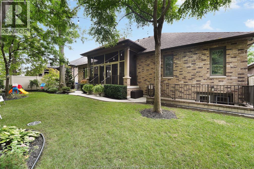 2216 Roxborough Property Photo 9