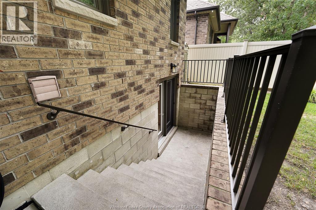2216 Roxborough Property Photo 10