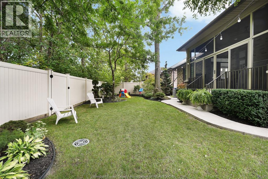 2216 Roxborough Property Photo 11