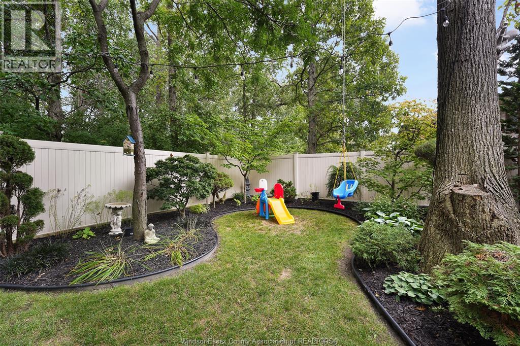 2216 Roxborough Property Photo 12