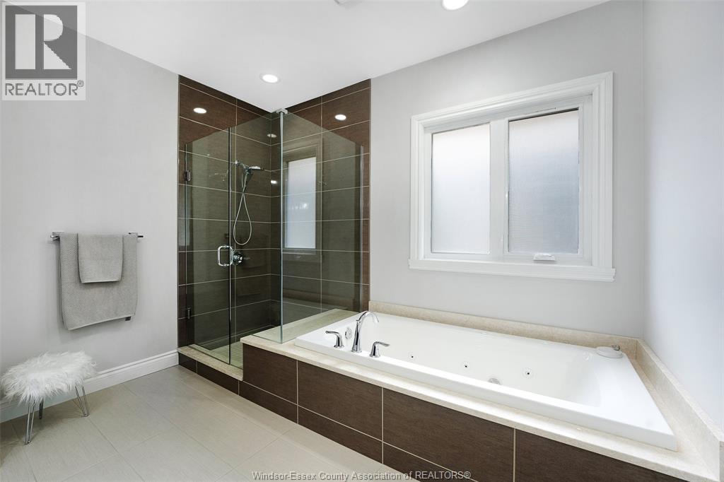 2216 Roxborough Property Photo 30