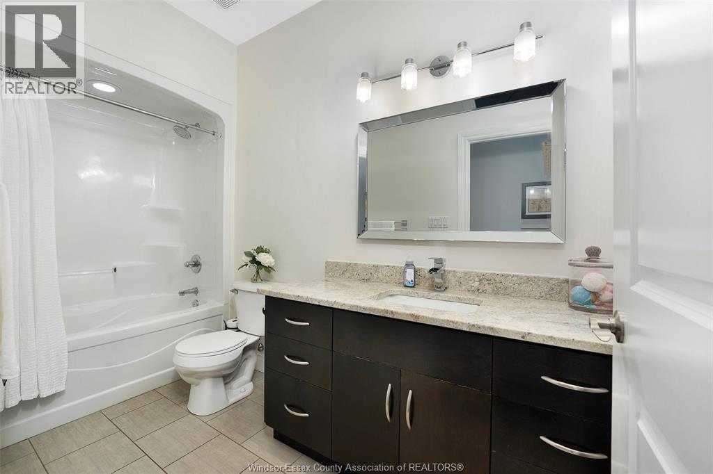 2216 Roxborough Property Photo 31