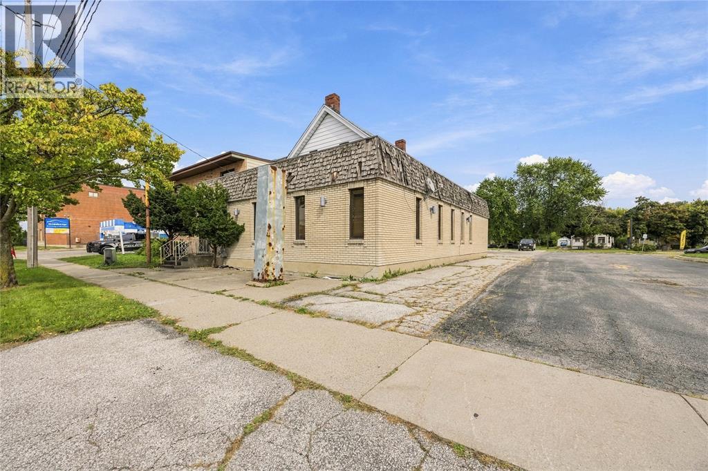 148 Vidal Street North Property Photo 4