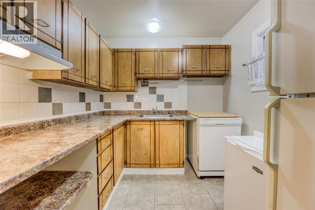 243 Hampton Avenue Unit# 13 Property Photo 6
