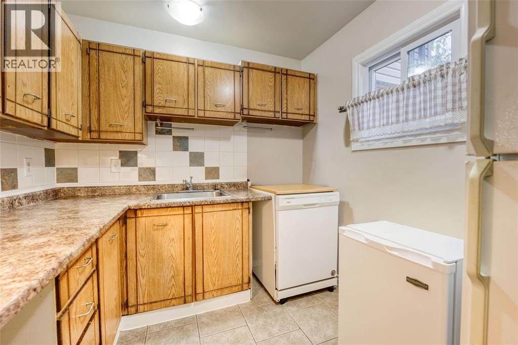243 Hampton Avenue Unit# 13 Property Photo 7