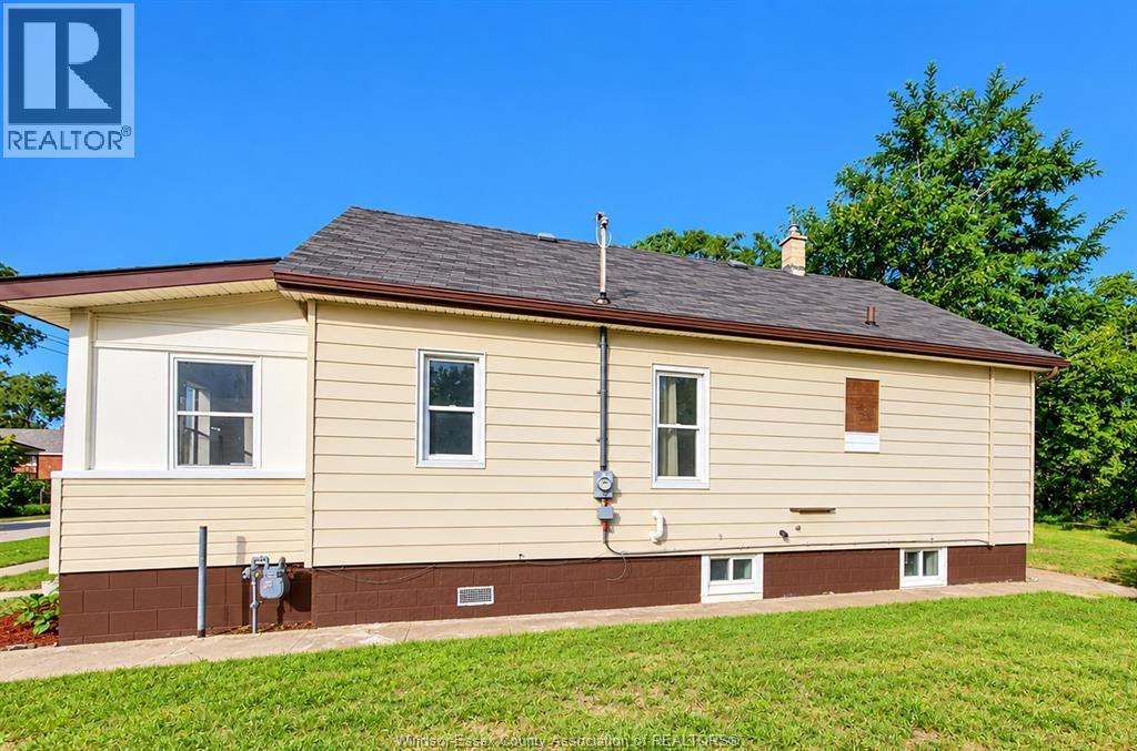 3587 Bloomfield Property Photo 4